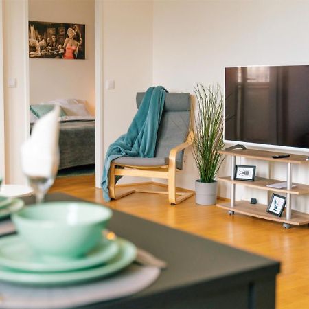 וינה Balcony Apartment, 1 Min To Metro, Perfect For Long Stay מראה חיצוני תמונה